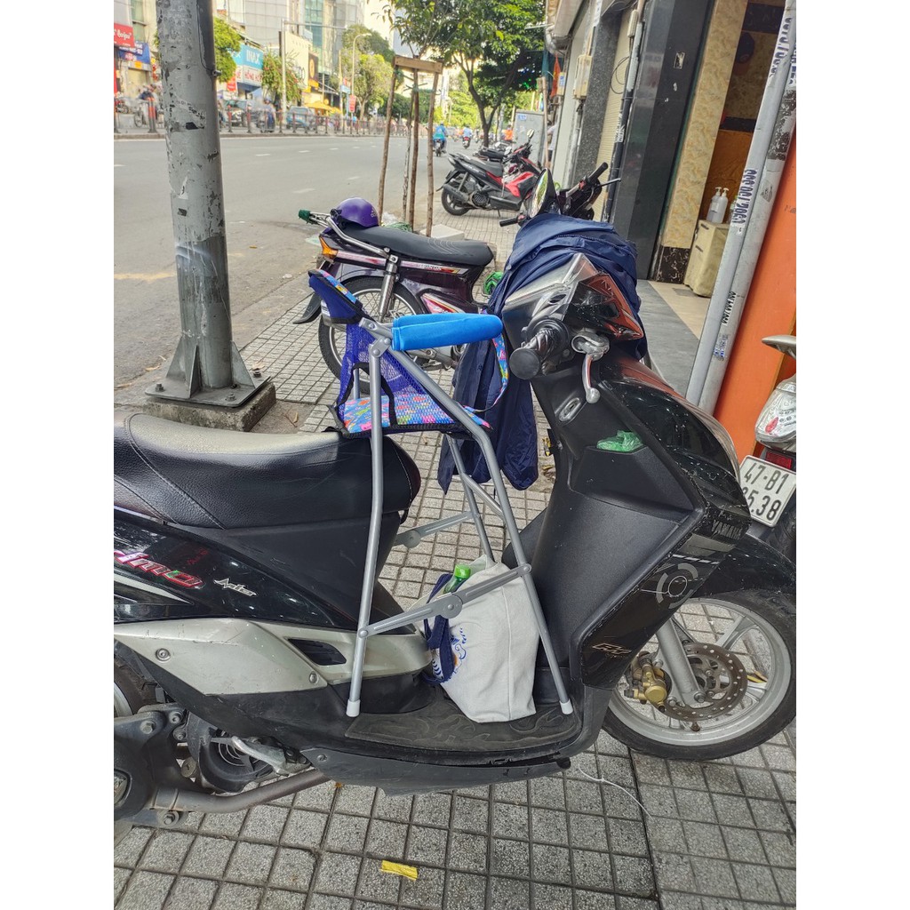 Ghế ngồi xe máy Utimo xếp gọn có vòng bảo vệ