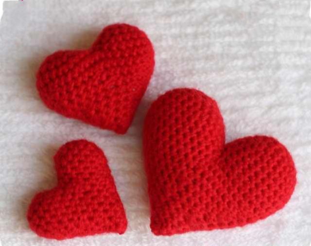 Móc khóa len handmade hình trái dâu, hình trái tim bao đẹp, độc, lạ