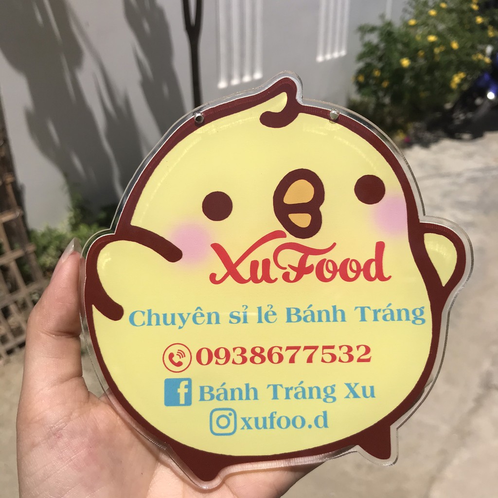 Bảng hiệu Mica con gà ngộ nghĩnh - Bảng hiệu in tên shop - Giá siêu rẻ