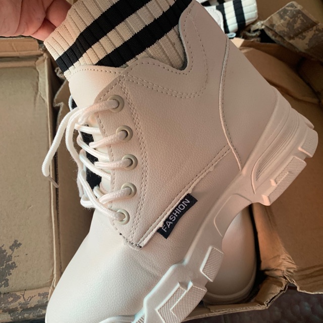 Giày boot.