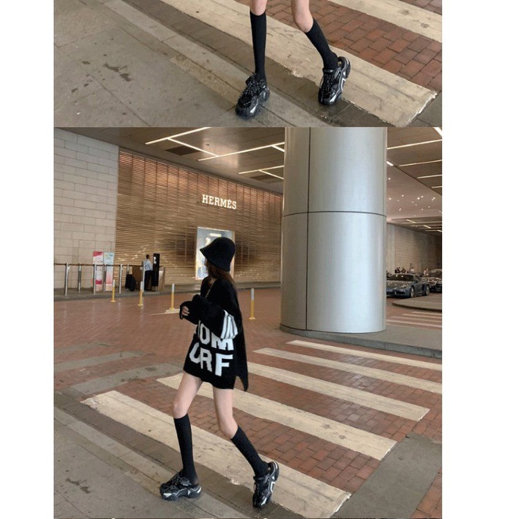 Áo sweater tay dài cổ tròn dáng rộng in chữ phong cách Hồng Kông thời trang thu đông cho nữ