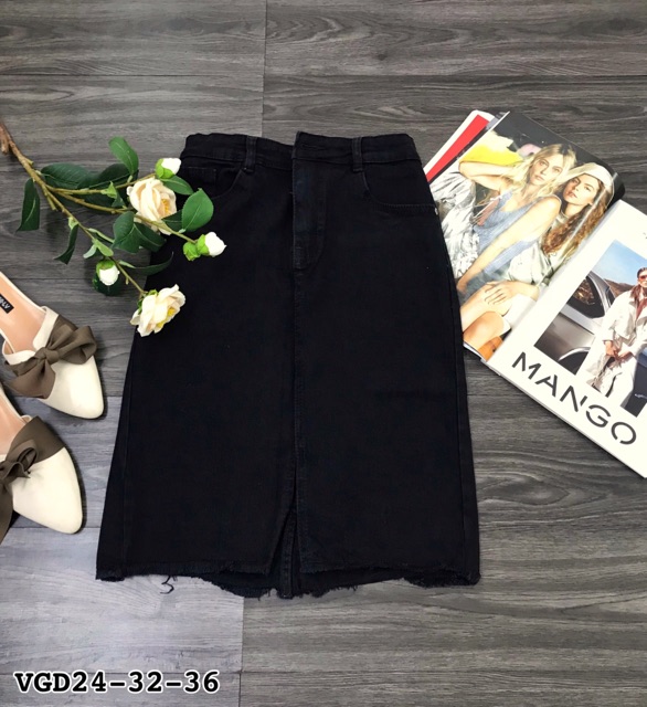 Chân váy đen trắng