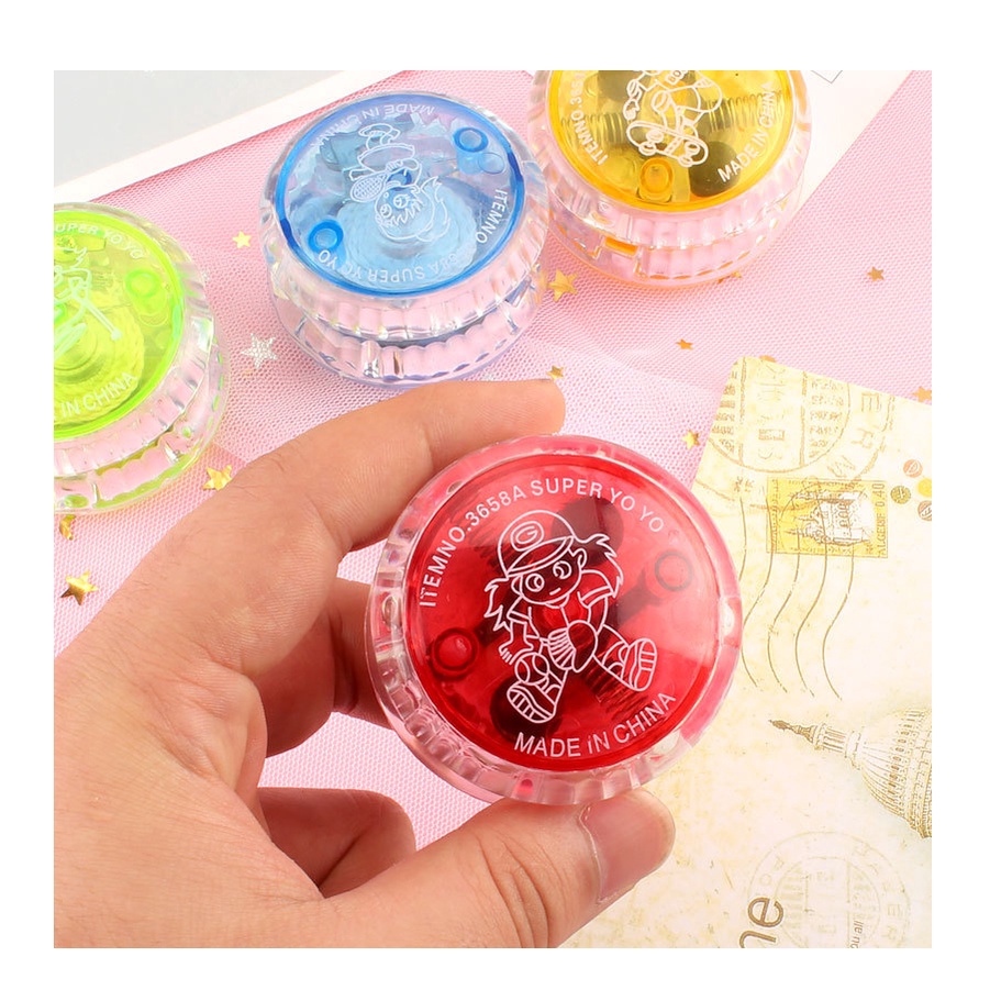 Đồ chơi Con quay YOYO có đèn led phát sáng Có Hình Siêu Anh Hùng cho bé YO SUVADO