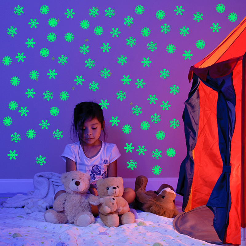 Set 50 miếng dán tường hình bông tuyết dạ quang 3D