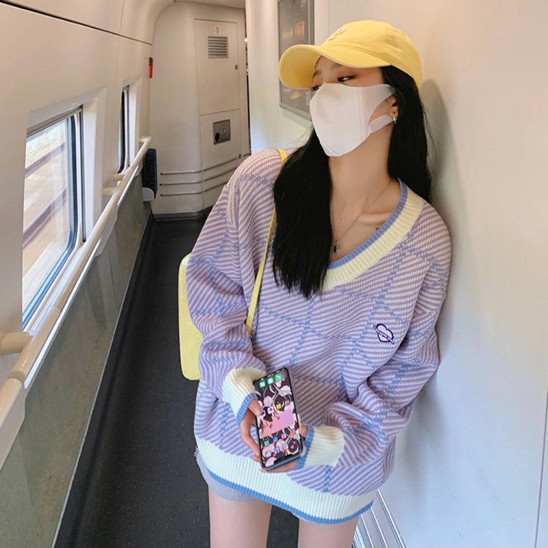 Áo Len Sáp Mềm Dày Dặn Cổ Chữ V Dáng Rộng Thêu Họa Tiết Thời Trang Thu Đông Cho Nữ