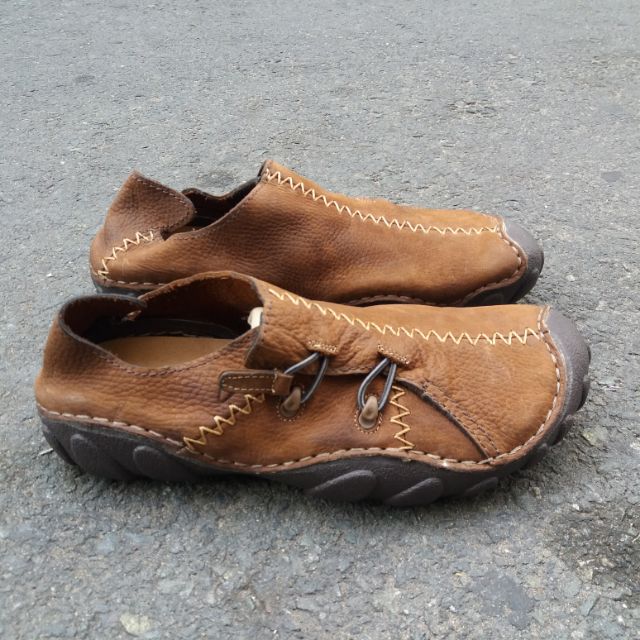 Giày chân gấu Clarks