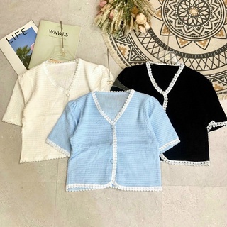 Áo croptop gân cổ tim phối ren