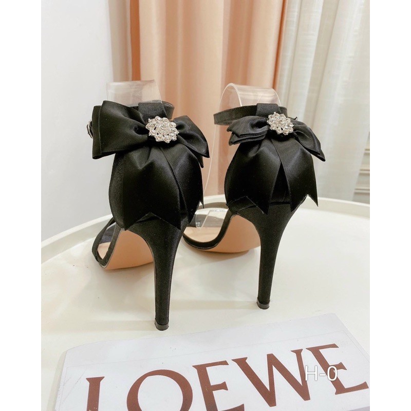 GÓT ĐŨA NƠ PHỒNG ĐÍNH ĐÁ TRÒN