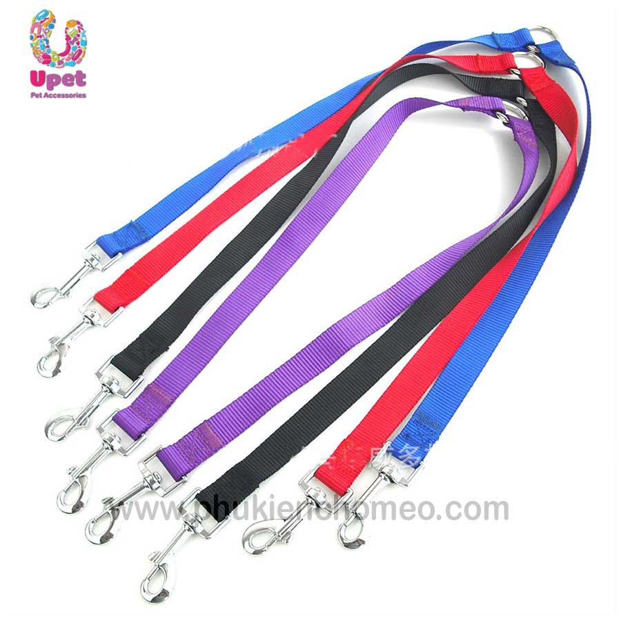 Dây kéo chia 2 đầu dắt được 2 thú cưng hoặc vừa dùng dắt cún đi dạo vừa cố định các bé khi cần thiết bằng móc khóa