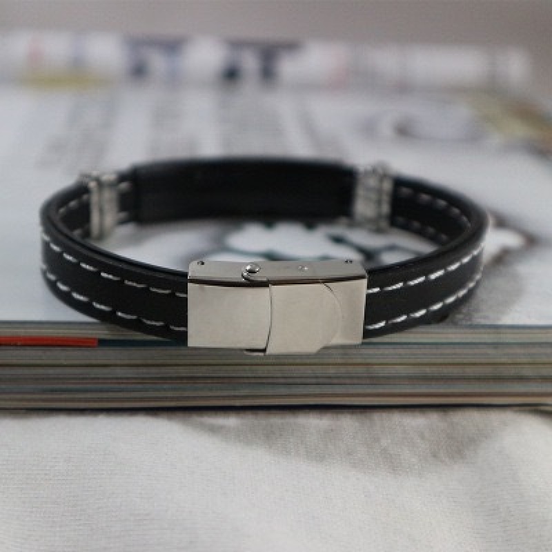 Vòng Tay Bùa Hộ Mệnh Bằng Thép Không Gỉ Mặt Thánh Giá Thời Trang Cổ Điển 21CM Cho Nam