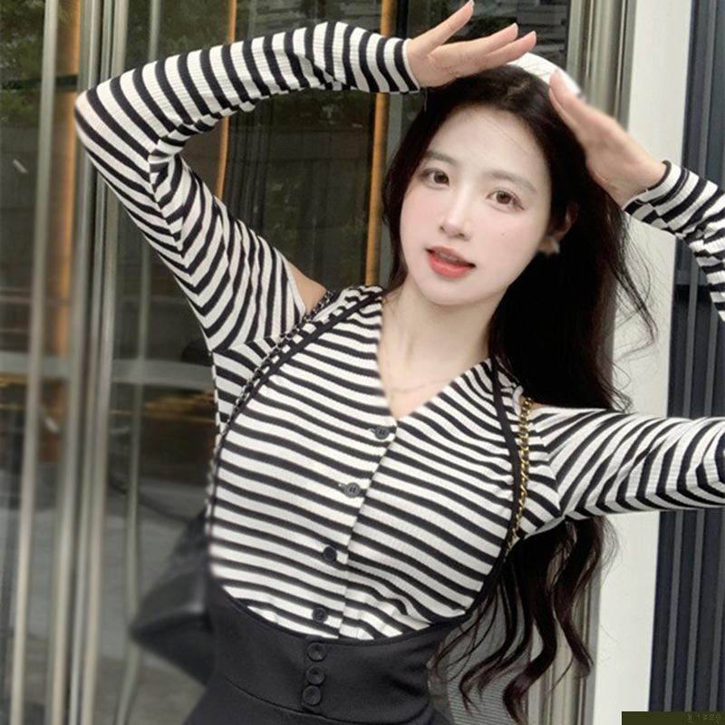 Áo cardigan dài tay cổ chữ V trễ vai họa tiết kẻ sọc thời trang