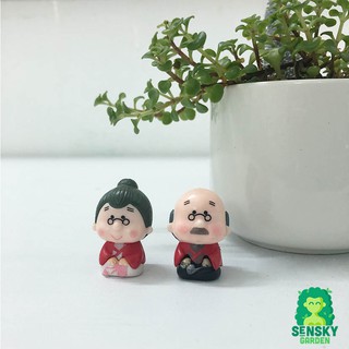 PHỤ KIỆN BÀ NGOẠI MẶC ÁO ĐỎ