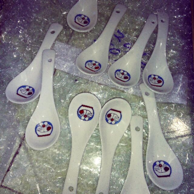 Muỗng sứ đoremon