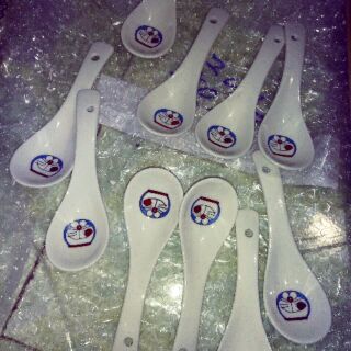 Muỗng sứ đoremon