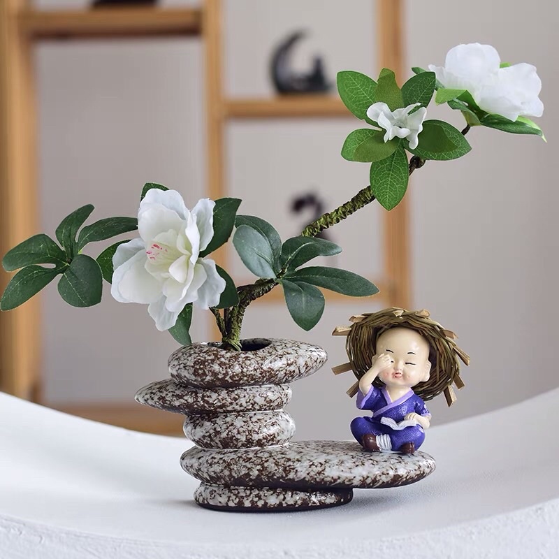 Bình đá cắm hoa