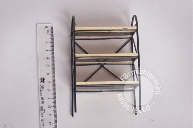 Mô hình kệ sắt để đồ 3 tầng cho búp bê