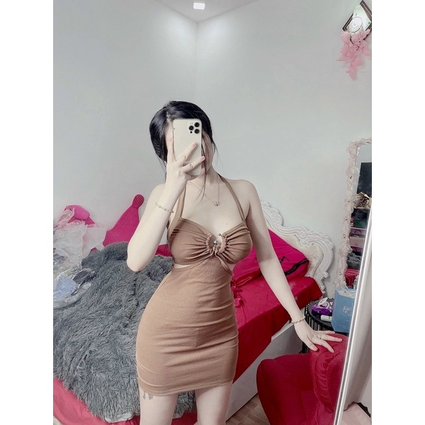 Đầm Yếm Hở Lưng Body Khoen Khuyết Đính Khoét Eo Dáng Ngắn