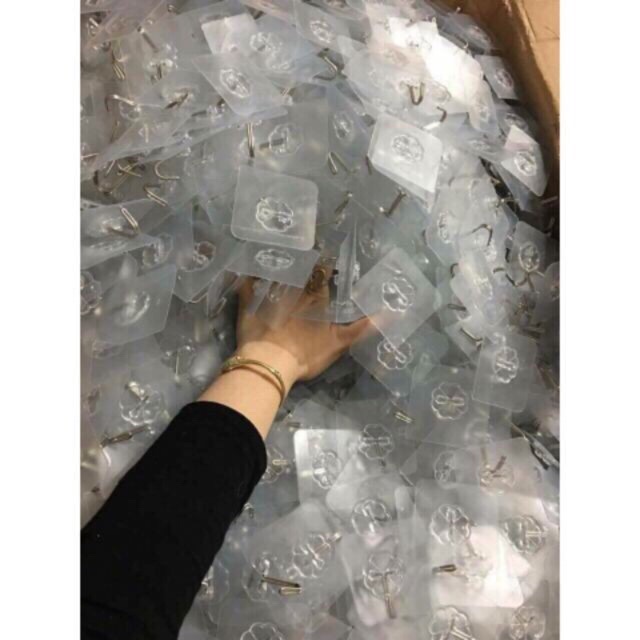 MÓC DÍNH TRONG SUỐT THẦN THÁNH