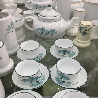 Bộ ấm chén men trắng vẽ hoa sen