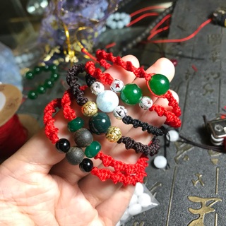 Vòng chỉ đỏ may mắn