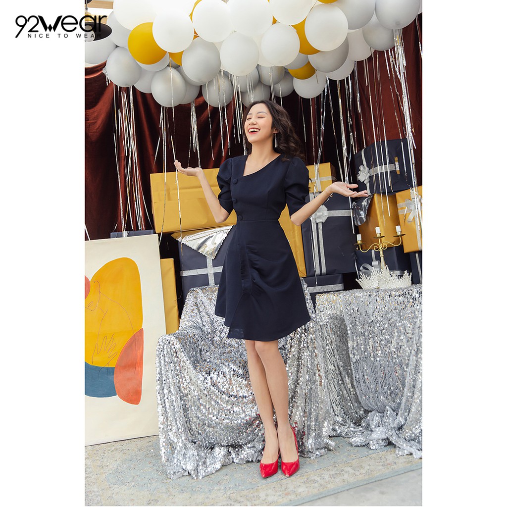 Đầm nữ công sở 92WEAR đủ màu, đủ size, thiết kế ngắn tay vạt lệch DEW0577 | BigBuy360 - bigbuy360.vn