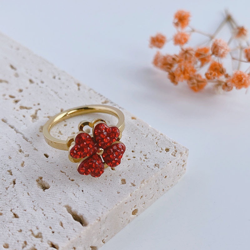 Nhẫn thép titan xoay cỏ bốn lá mạ vàng 18k thời trang sang trọng cho nữ