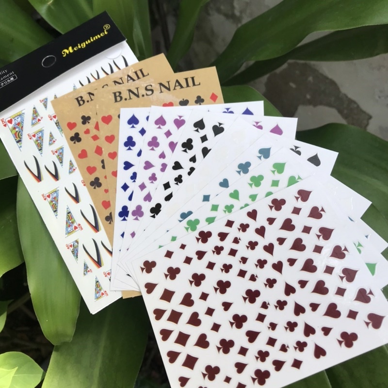 Sticker dán móng hoạ tiết lá bài trái tim