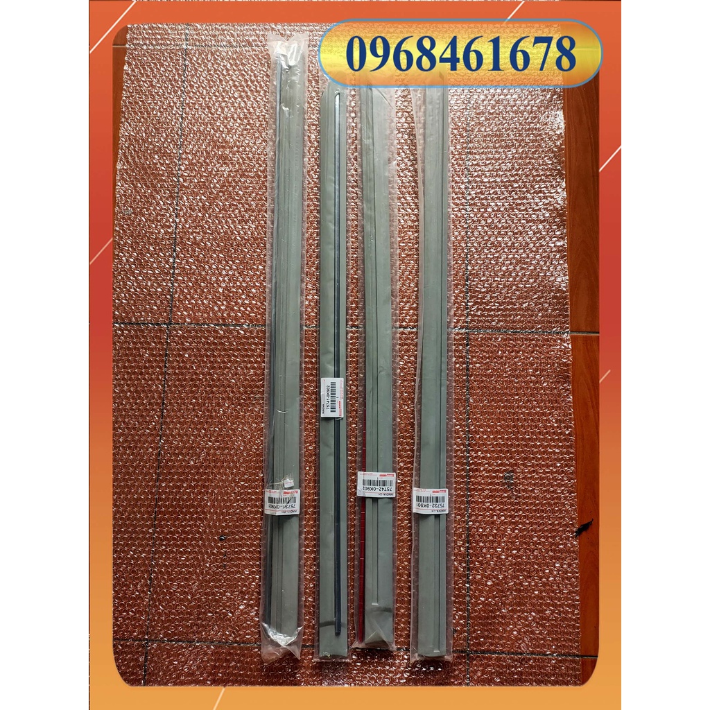 Nẹp cửa Innova 05-12  OEM