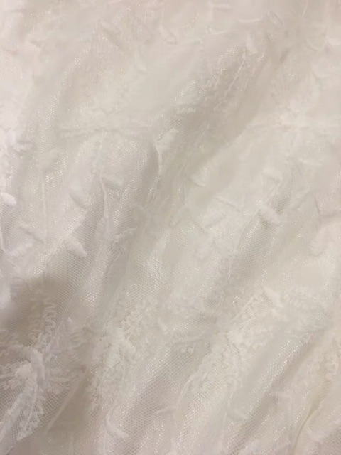 Váy trắng ren xoè