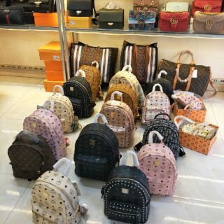 Túi xách hàng full box xịn sò.