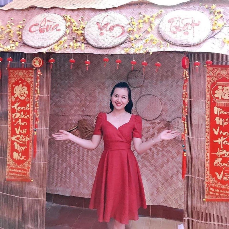 Váy lép đỏ Size m mới tinh dkkdk