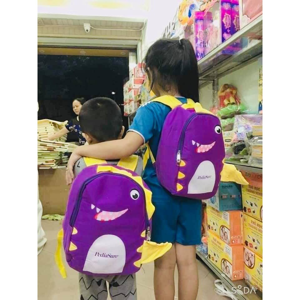 Balo khủng long cho bé mầm non nhí đang yêu