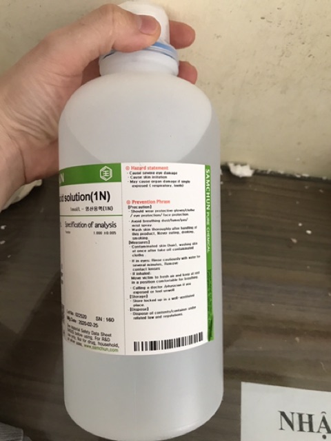 Dung dịch chuẩn độ 1 mol/lit Hydrochloric aci.d 1N HCl 1N Samchun Hàn Quốc chai 1 lít  H0423