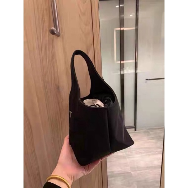 Gift vip prada đen mini CÓ SẴN