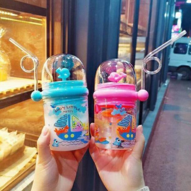 Bình nước cá heo xinh xắn có Ống hút tiện dụng đang làm điên đảo tiktok đây