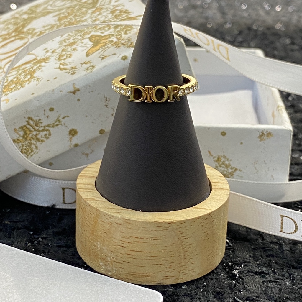 Nhẫn thời trang nữ cao cấp Dior CD với thiết kế sành điệu, thanh lịch và cá tính