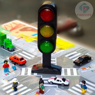 Mô hình cột đèn giao thông mini bằng nhựa kích thước 25cm dùng trang trí