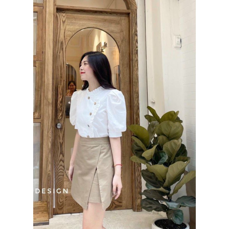 Áo nữ cổ trụ bèo nút gỗ cài lệch xinh xắn