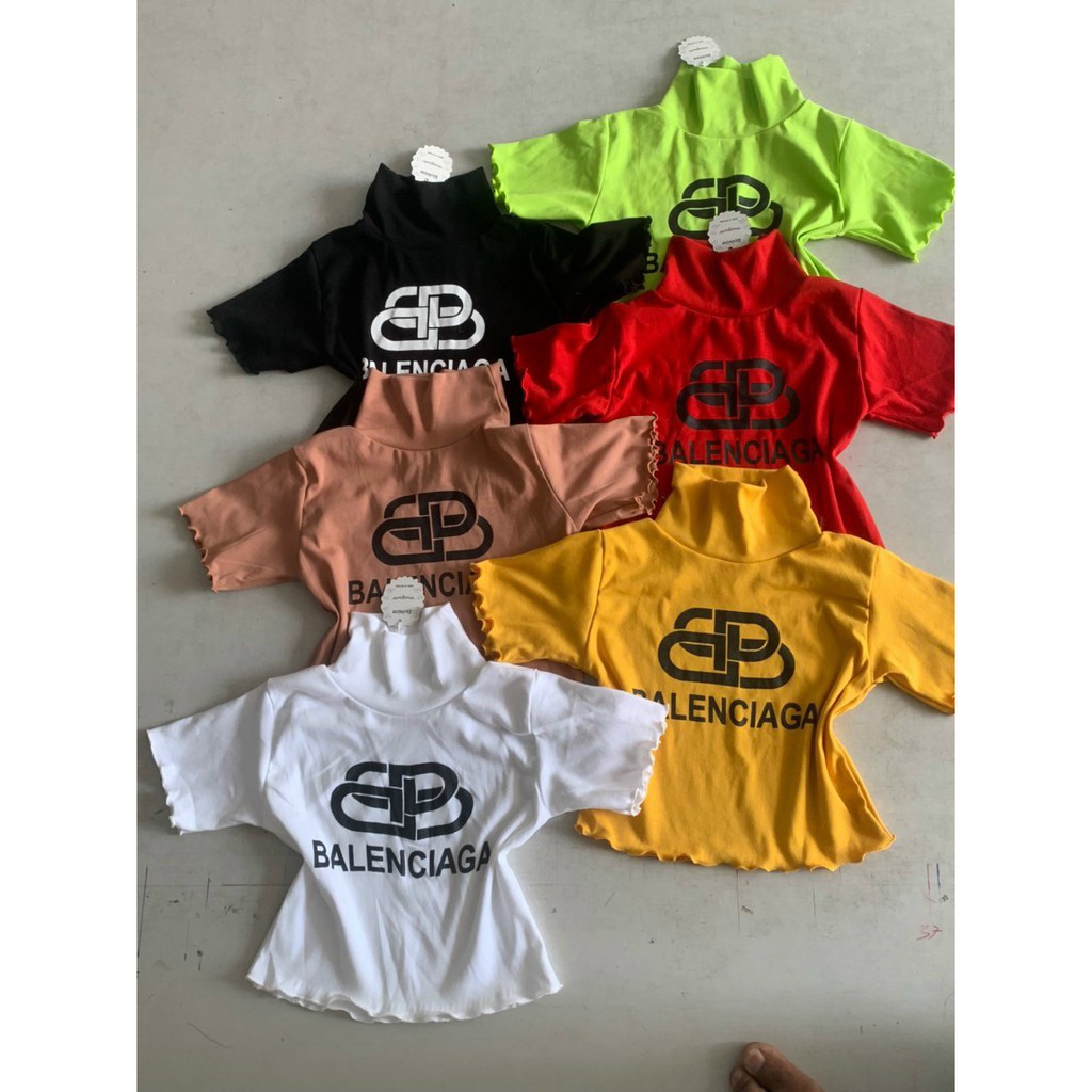 Áo kiểu croptop cổ lọ tay ngắn in chữ hiệu trước ngực cực xinh , chất thun bozip mềm mịn