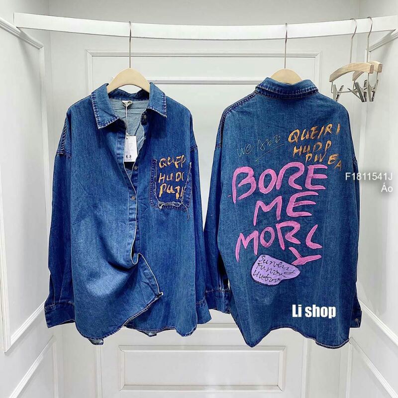 Áo sơ mi jean in chữ hai mặt form rộng tay dài