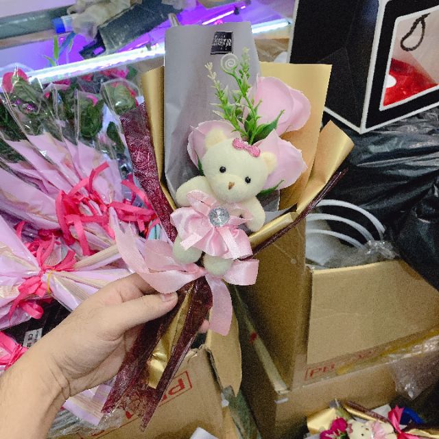Hoa Hồng Sáp 3 Bông Kèm Gấu