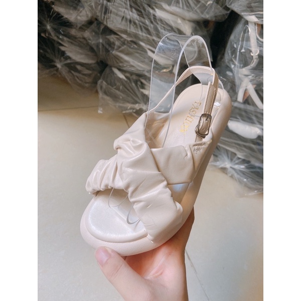 Sandal nữ quai chun chéo đế bằng