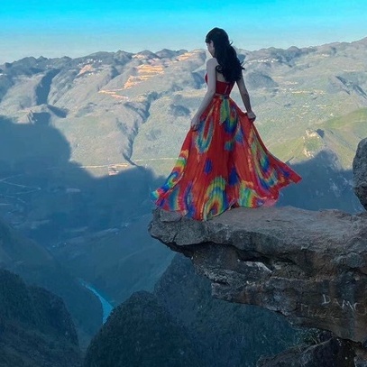 Đầm Maxi Nữ - Set Váy Đi Biển Dạng Áo Croptop Yếm Phối Chân Váy Xòe Xếp Ly Dáng Dài Siêu Xinh | BigBuy360 - bigbuy360.vn