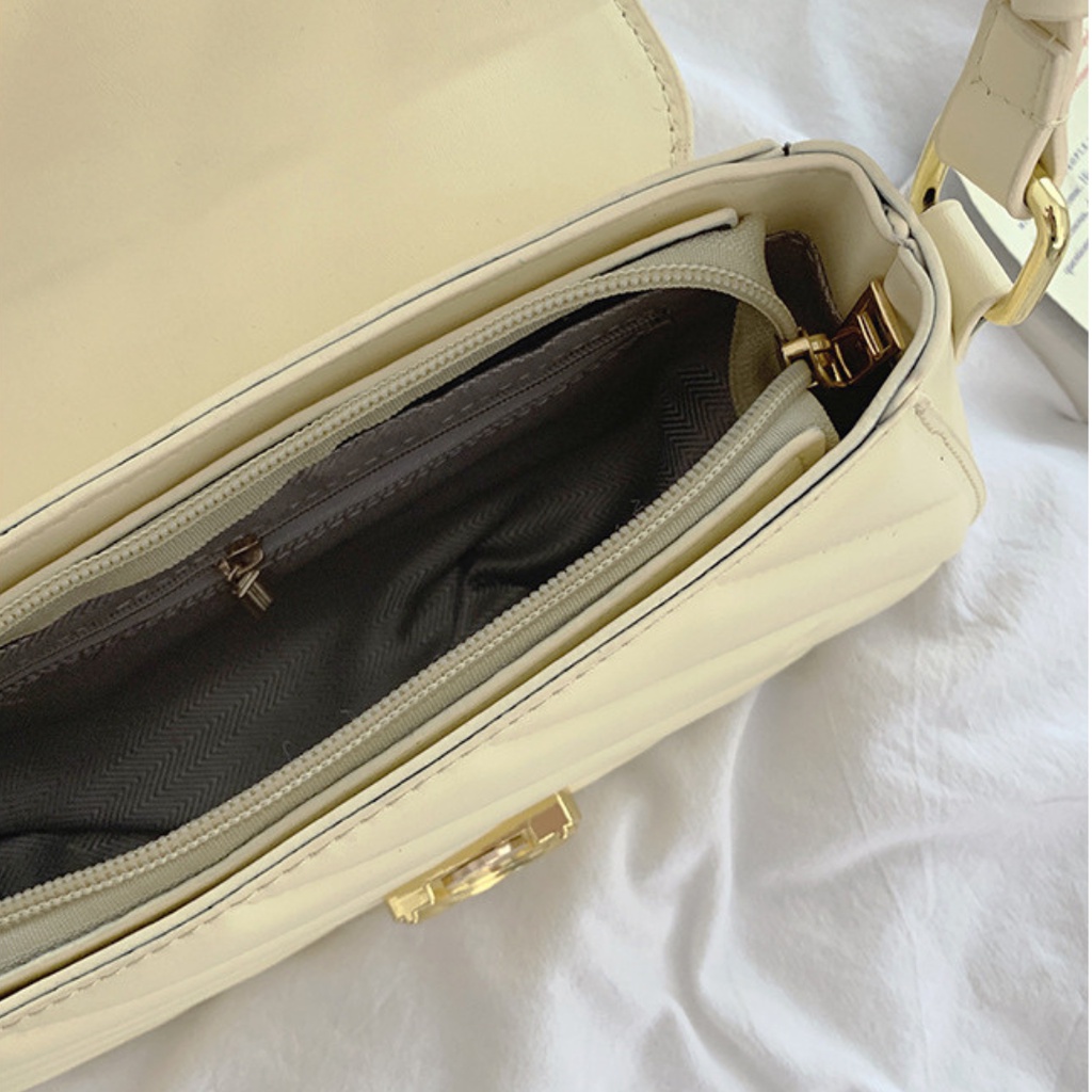 Túi đeo vai đeo chéo da mềm trần trám khóa tròn cá tính La.orie - La011