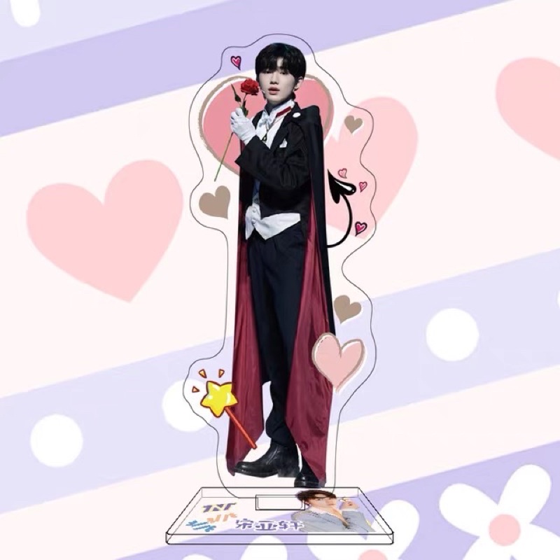 Standee tượng đứng hình thật TNT