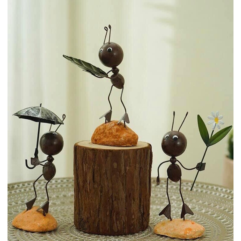 Kiến decor bằng kim loại kích thước lớn