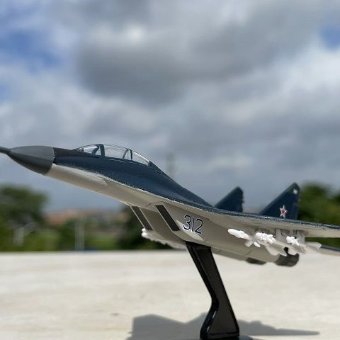 Mô Hình Máy Bay Chiến Đấu Bằng Hợp Kim Tỉ Lệ 1:140 MIG 29 Đẹp Mắt