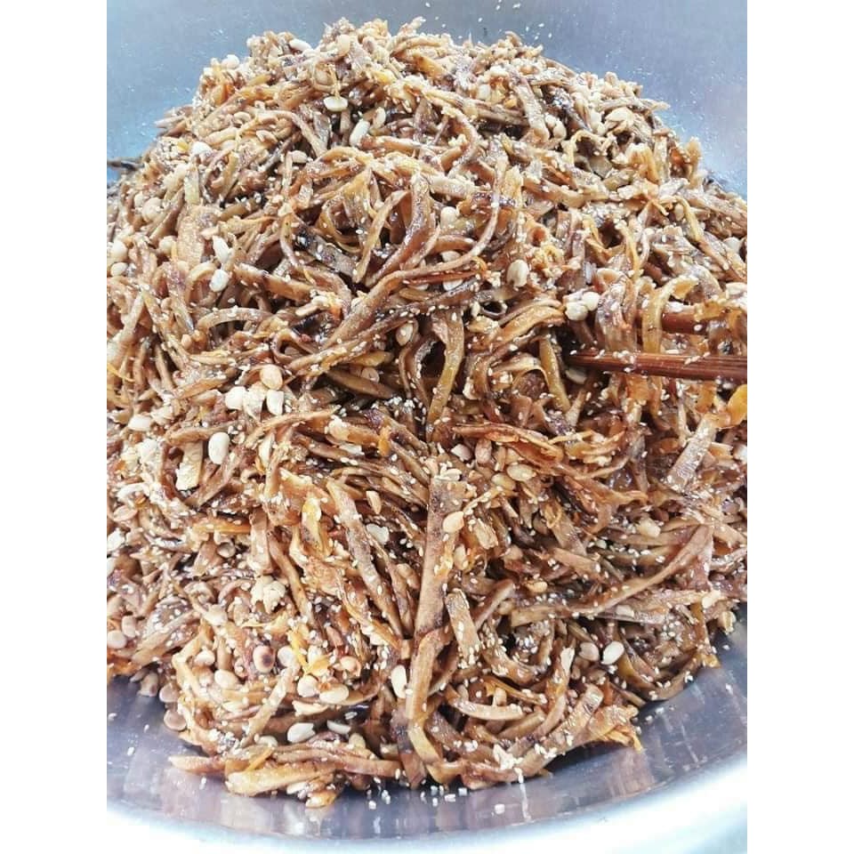 Hộp 500gr Chuối xiêm ép thái sợi xào gừng trộn đậu phộng mè thơm ngon