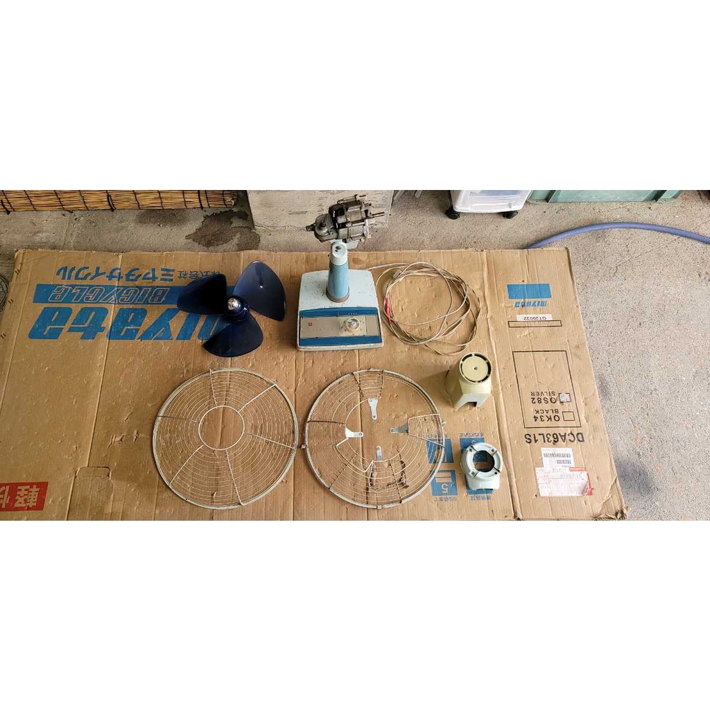 Quạt nội địa Nhật Hitachi cánh 30cm toàn thân sắt giá 2tr