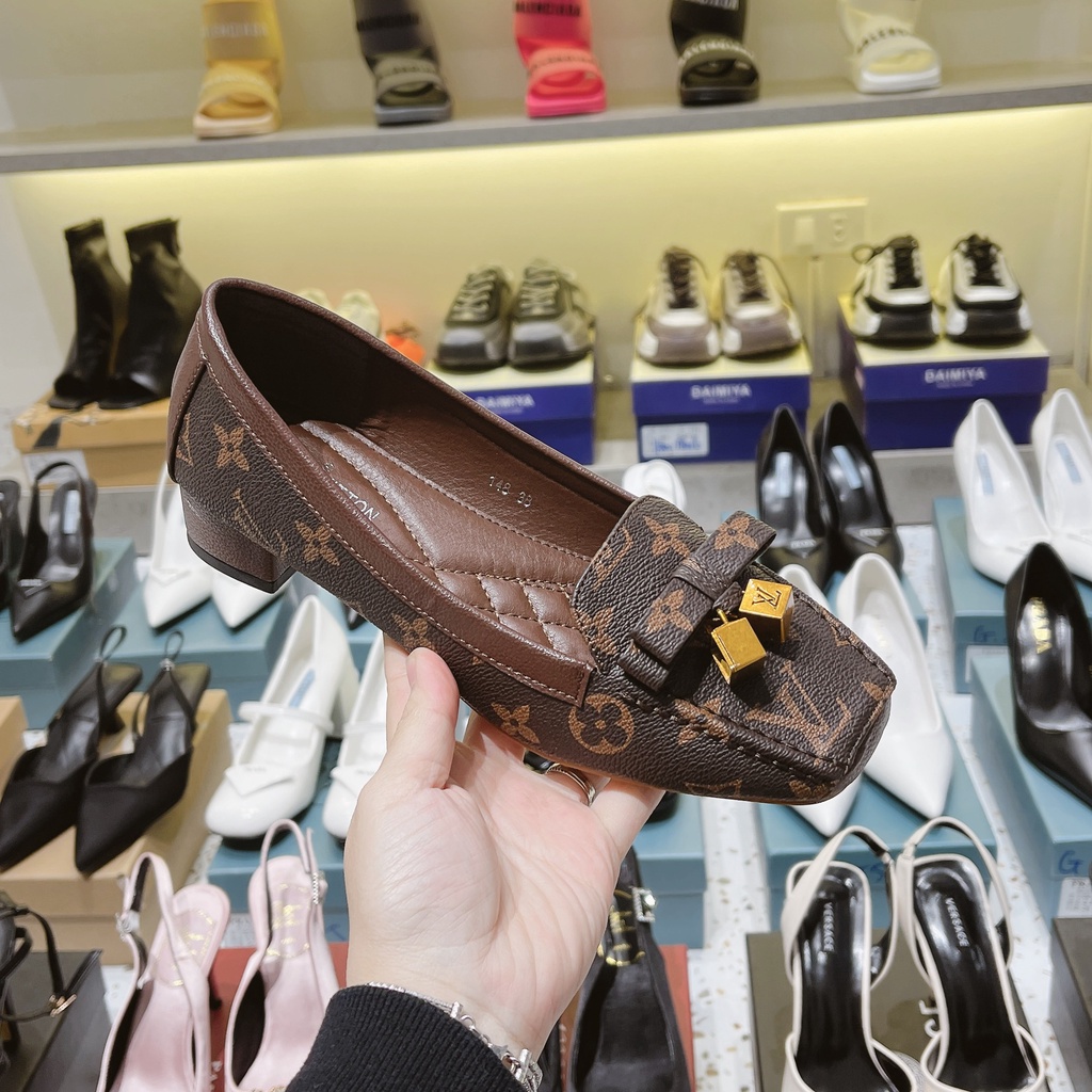 Giày Moka khoá chuông mới xịn xò 2p Hàng chuẩn cao cấp Full box